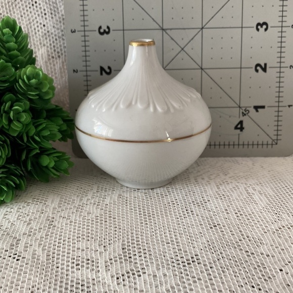 Price drop Vintage Diminutive Suisse Langenthal Porcelain Bud Vase…gold trim - Picture 4 of 4
